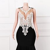 preiswerte SCHWARZ-Meerjungfrau  Trompete Abendkleid Elegantes Kleid Abendgesellschaft Ball Hochauslauf Ärmellos Runder Ausschnitt Stretch Crepe mit Perlenapplikationen
