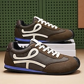 preiswerte Sneaker für Herren-weiße sportliche Herren-Sneaker mit roten und blauen Akzenten – lässig, leicht, ideal für einen aktiven Lebensstil und Outdoor-Aktivitäten