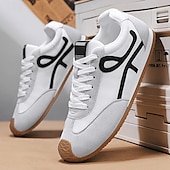 preiswerte Sneaker für Herren-weiße sportliche Herren-Sneaker mit roten und blauen Akzenten – lässig, leicht, ideal für einen aktiven Lebensstil und Outdoor-Aktivitäten
