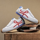 preiswerte Sneaker für Herren-weiße sportliche Herren-Sneaker mit roten und blauen Akzenten – lässig, leicht, ideal für einen aktiven Lebensstil und Outdoor-Aktivitäten