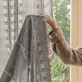 billiga Fönsterprodukter-Boho Gardiner Virkat Spets Lapptäcke Semi-Mörkläggning Bohemisk Handgjord Tofsar Stångficka Fönsterbehandling Vintage Lantlig Bonde Draperier för Vardagsrum Sovrum