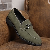levne Pánské nazouváky a mokasíny-Pánské olivově zelené mokasíny – stylové nazouvací boty z imitace semiše s kovovou přezkou pro ležérní business looky, večeře, rande i kancelářské nošení