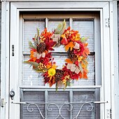economico ringraziamento e decorazione autunnale-Ghirlanda autunnale per la porta d&#039;ingresso, decorazione per interni ed esterni, ghirlanda di girasoli rossi e pigne con zucche e foglie d&#039;acero, vite da appendere alla parete.