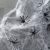 preiswerte Halloween Hängende &amp; Tischdekorationen-100 Stück Halloween-Spinnen, realistisch, aus schwarzem Kunststoff, kleine Spinnenspielzeuge, falsche Spinnen, Streich-Requisiten für Halloween, Heim- und Partydekorationen