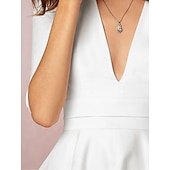 preiswerte Kleine weiße Kleider-Strandhochzeit Strand Einfache Hochzeitskleider A-Linie V-Ausschnitt ärmellos Gericht Zug Satin Brautkleider mit Falten Raffung um zu beeindrucken