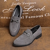 levne Pánské nazouváky a mokasíny-Pánské olivově zelené mokasíny – stylové nazouvací boty z imitace semiše s kovovou přezkou pro ležérní business looky, večeře, rande i kancelářské nošení