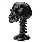 お買い得  ハロウィンの吊るし飾りとテーブルトップ装飾-ハロウィーン樹脂フィギュア樹脂背骨スカルオーナメントヘルメットメガネホルダー背骨付きブラックスカルデスクトップデコレーションゴシックホラーホームアクセントユニークなハロウィーンディスプレイ