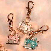 abordables Arts, artisanat et couture-Lot de 4 mini porte-clés pour machine à coudre, un point de mémoire et de signification, pendentif vintage en alliage de zinc et strass, pour sac à main, sac à main, breloque, cadeau