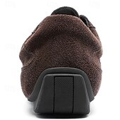 abordables Baskets-Baskets en daim marron foncé pour homme avec semelle en caoutchouc blanc, cuir de vachette élégant et durable, parfaites pour les sorties décontractées, les voyages et les événements décontractés