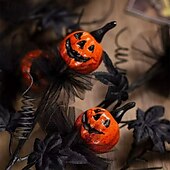 economico Corone di Halloween e Decorazioni Floreali-4 mazzi di fiori artificiali di zucca di Halloween, bouquet di zucca finta da 18,5 pollici in stile gotico misterioso e unico per decorazioni per la casa, decorazioni per feste a tema e decorazioni da