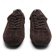 abordables Baskets-Baskets en daim marron foncé pour homme avec semelle en caoutchouc blanc, cuir de vachette élégant et durable, parfaites pour les sorties décontractées, les voyages et les événements décontractés