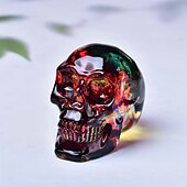 economico Halloween-Statuina di teschio in vetro fatta a mano - scultura di teschio in cristallo iridescente multicolore, decorazione fantasy americana per vari tipi di stanze, ideale per decorazioni natalizie, di