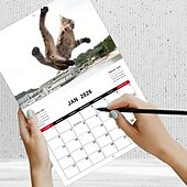 お買い得  家庭用品-2026年 怒った猫 カンフー猫カレンダー 面白い犬のうんちカレンダー ラミネート加工 月間プランナー 英語の日付付き 1月から12月まで 自宅やオフィスの装飾に最適 猫好きや犬好きの方に最適