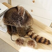 abordables Chapeaux-Bonnet en peluche marron de Noël avec queue de raton laveur pour adultes, doté d&#039;un design classique avec des cache-oreilles et une queue, parfait pour les activités de plein air hivernales
