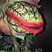 billiga Halloween-1 st realistisk skräckpirayablommastaty av hög kvalitet i harts, poserbart huvud &amp;Likblomma med vinstockar, inomhus/utomhusmotiv, rekvisita för halloween, tacksägelse, läskig dekoration, 27 cm