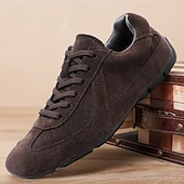 abordables Baskets-Baskets en daim marron foncé pour homme avec semelle en caoutchouc blanc, cuir de vachette élégant et durable, parfaites pour les sorties décontractées, les voyages et les événements décontractés