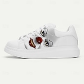 billiga Grafiska tryckskor-Vita herrsneakers med tryck av onda clownansikten – läskiga halloweenskor för skräckfans och festdeltagare