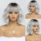 economico Parrucche trendy sintetiche-parrucche corte argentate per donne, parrucca bob ondulata grigia sfumata con frangia, capelli sintetici di media lunghezza, parrucca con radici scure e onde d&#039;acqua, parrucche grigie colorate