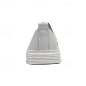abordables Chaussures Décontractées Slip-On-Chaussures blanches à enfiler en cuir pour hommes - minimalistes et confortables, adaptées aux professionnels occupés au bureau et dans des environnements décontractés