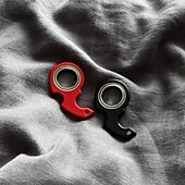 economico Strumenti manuali-Confezione da 2 portachiavi fidget spinner: giocattolo antistress portatile, struttura in metallo resistente, perfetto per adulti e bambini