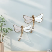 economico Sculture-libellula dalla coda curva in resina color oro – decorazione murale a forma di insetto con finitura a specchio, da collezione per gli appassionati di insetti, ornamento creativo per la casa, le feste