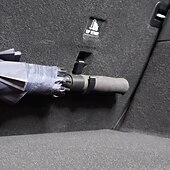 billige Kjøretøyservice-2-pakning paraplykroker for bil, universelle regnparaplykrager for sedan, SUV, bagasjeromsoppbevaring, støyfri, stabil &amp;stille installasjon, holder paraplyen sikker, organisert og lett tilgjengelig,