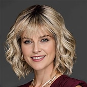 abordables perruque plus âgée-Perruque courte blonde pour femme avec frange, cheveux synthétiques réalistes et naturels, coupe ondulée résistante à la chaleur, racines foncées, élégante, à porter au quotidien
