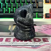 お買い得  ハロウィンの吊るし飾りとテーブルトップ装飾-ハロウィーンの帽子をかぶった黒猫の像。神秘的なフード付きの猫の置物。光る目を持つファンタジーな神秘的な彫刻。猫好きの方へのユニークな贈り物。 &amp;ゴシック様式のインテリア