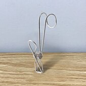 お買い得  収納＆整理-25個のステンレススチール製洗濯バサミフッククリップ、丈夫な吊り下げクリップ、多目的湾曲フッククランプ、キッチンバスルーム収納、家庭用洗濯物干し用靴下乾燥オーガナイザー、再利用可能な金属クリップ。