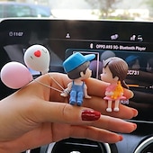 Недорогие Скульптуры-Милое украшение для автомобиля в виде пары, очаровательные фигурки целующихся кукол, романтическое украшение для приборной панели, креативный аксессуар для интерьера автомобиля, электромобиль,