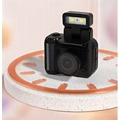 זול מצלמות פעולה-מצלמה דיגיטלית מיני רטרו HD 1080p לסטודנטים עם מחזיק מפתחות נייד, פלאש ותא סוללה נייד להקלטת תמונות ווידאו.