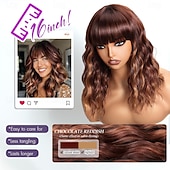 halpa Synteettiset trendikkäät peruukit-Polkkatukkainen peruukki naisille, laineikkaat, punertavan karamellinruskeat, lyhyet kiharat hiukset, peruukki otsatukalla, olkapäille ulottuva, synteettinen, realistinen, lämmönkestävä peruukki