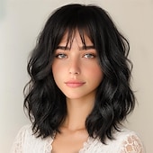 halpa Synteettiset trendikkäät peruukit-Polkkatukkainen peruukki naisille, laineikkaat, punertavan karamellinruskeat, lyhyet kiharat hiukset, peruukki otsatukalla, olkapäille ulottuva, synteettinen, realistinen, lämmönkestävä peruukki