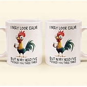  Caneca engraçada para presente: "Posso parecer calmo, mas na minha cabeça já te bicamos três vezes". Caneca de cerâmica para amantes de galinhas, ideal para escritório e casa. Presente divertido.