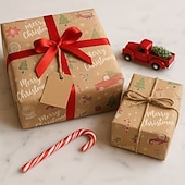 זול אריזת מתנה-גליל אחד של נייר עטיפה גדול לחג המולד באורך 118 אינץ&#039; - נייר קראפט דו-צדדי בצבע חום בהיר עם פתיתי שלג אדומים/ירוקים/זהובים, פעמוני סוכריות על מקל, איילים וטקסט &quot;חג מולד שמח&quot;.