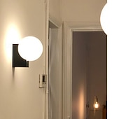 abordables Apliques de pared para interior-Lámpara de pared LED Sideral Barcelona con bola de cristal opalino, moderna lámpara de pared minimalista para interiores con base de aluminio, casquillo G9 para dormitorio, baño, pasillo, salón, color negro.