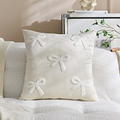 abordables Coussins, inserts et housses-Housse de coussin décorative en velours pour la Saint-Valentin, avec un joli nœud papillon, idéale pour le canapé. Style tendance, douce et moelleuse, parfaite pour le salon et la chambre.