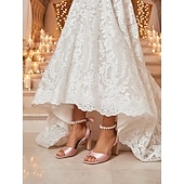 tanie Panna młoda-Damskie fioletowe satynowe szpilki ślubne z perłowym paskiem wokół kostki i kokardką, eleganckie sandały ślubne z odkrytymi palcami dla panien młodych, luksusowe buty na wysokim obcasie do ceremonii