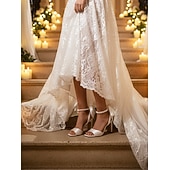 tanie Panna młoda-Damskie fioletowe satynowe szpilki ślubne z perłowym paskiem wokół kostki i kokardką, eleganckie sandały ślubne z odkrytymi palcami dla panien młodych, luksusowe buty na wysokim obcasie do ceremonii