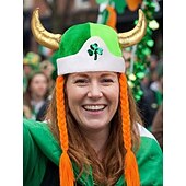 billiga Tillbehör-Vikingahatt för kvinnor med gyllene horn och flätat orange hår, grön shamrockhatt för irländska parader och festivaler &amp;festkläder