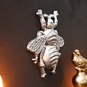 voordelige muur sculpturen-Wanddecoratie van een vliegende bij van hars, een uniek hangend ornament met insectenthema, perfect voor feestdecoratie, kamerdecoratie, woonaccessoires en wanddecoratie met een natuurlijke