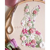 abordables Hasta 30 $-Conejito en flor, patrón de bordado de Pascua en PDF