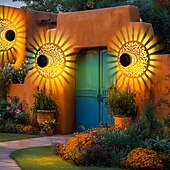 baratos Candeeiros Luzes de Exterior-Conjunto de 2 luminárias solares de parede com projeção em metal vazado, com design mandala, classificação IP44 de resistência à água, luz branca quente, ideais para jardim, pátio, cerca, caminho,