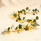 voordelige Luzes interiores a pilhas e USB-Artificial Eucalyptus Leaf Wreath String Lights Green Leaves Simulated Hanging Plant 1.7m 20LEDs for Weddings Valentine's Day Bedroom Balcony, Garden Dining Table Holiday Decoration
