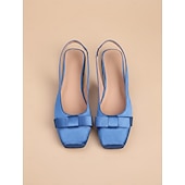 abordables Demoiselle d&amp;#39;honneur-Chaussures plates bleu clair à nœud pour femmes, élégantes et confortables, idéales pour les demoiselles d'honneur lors de mariages en plein air dans un jardin.