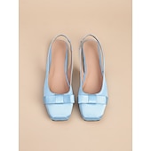 abordables Demoiselle d&amp;#39;honneur-Chaussures plates bleu clair à nœud pour femmes, élégantes et confortables, idéales pour les demoiselles d'honneur lors de mariages en plein air dans un jardin.