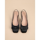 abordables Demoiselle d&amp;#39;honneur-Chaussures plates bleu clair à nœud pour femmes, élégantes et confortables, idéales pour les demoiselles d'honneur lors de mariages en plein air dans un jardin.