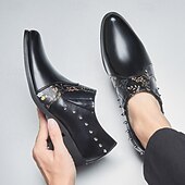 voordelige Loafers-Zwarte herenschoenen van lakleer met studs – stoere formele schoenen voor feestjes, gala's en trendy evenementen.