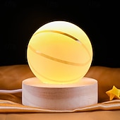 economico Luci notturne 3D-Lampada a sfera di cristallo 3D da 6 cm con disegno sportivo inciso: calcio, basket, badminton, tennis, luce notturna a LED alimentata tramite USB con base in legno per camera da letto, feste,