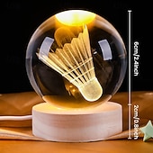 economico Luci notturne 3D-Lampada a sfera di cristallo 3D da 6 cm con disegno sportivo inciso: calcio, basket, badminton, tennis, luce notturna a LED alimentata tramite USB con base in legno per camera da letto, feste,